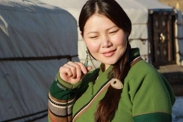 Монголжингоо бүсгүй Г.Эрдэнэчимэгийн зургийн цомгоос